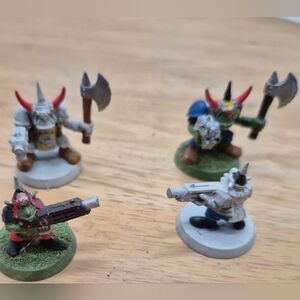 Warhammer 40K - 4 F Ozook Figures